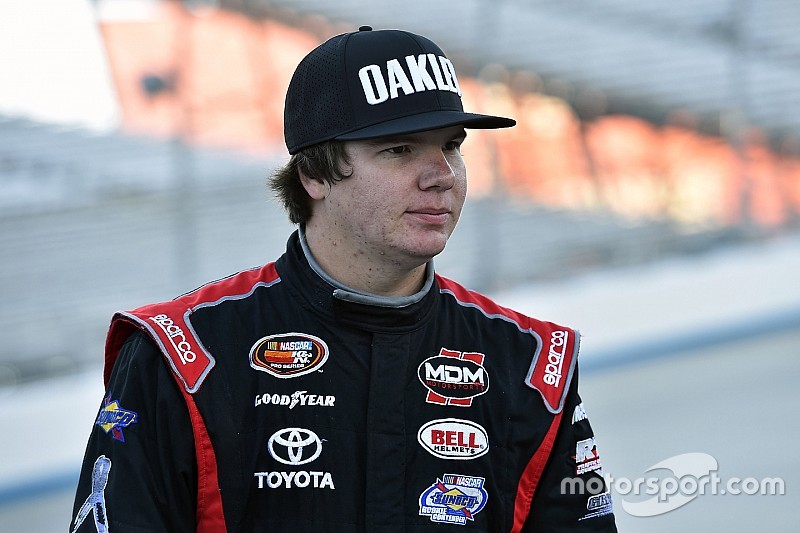 Sheldon Creed holds off Deegan in K&N West dirt race at Las Vegas