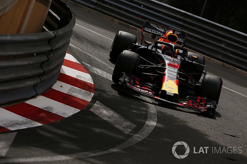 Red Bull Ricciardo'nun motorunun patlamasını göze almış
