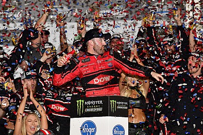 Austin Dillon se tatúa en una nalga la victoria en Daytona 500