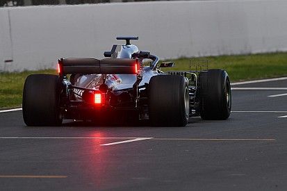 Mercedes uji lampu belakang baru untuk FIA