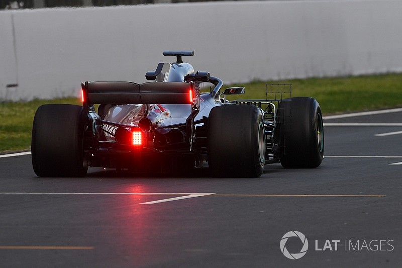 Mercedes uji lampu belakang baru untuk FIA