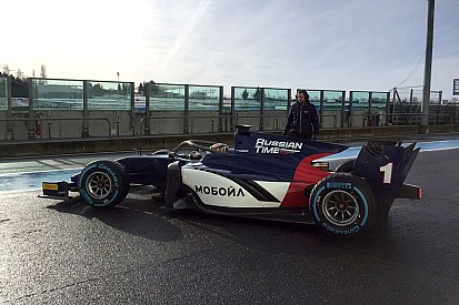 Nieuwe Formule 2-wagens rijden eerste meters op Magny-Cours