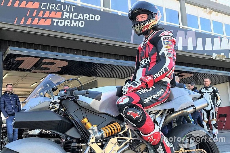 GALERÍA: Keanu Reeves rueda una Vyrus en Cheste