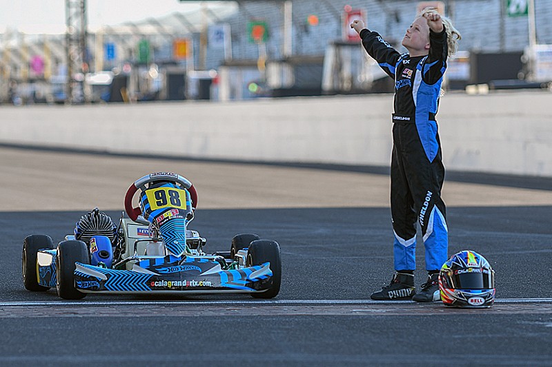 Filho de Dan Wheldon homenageia pai em Indianápolis