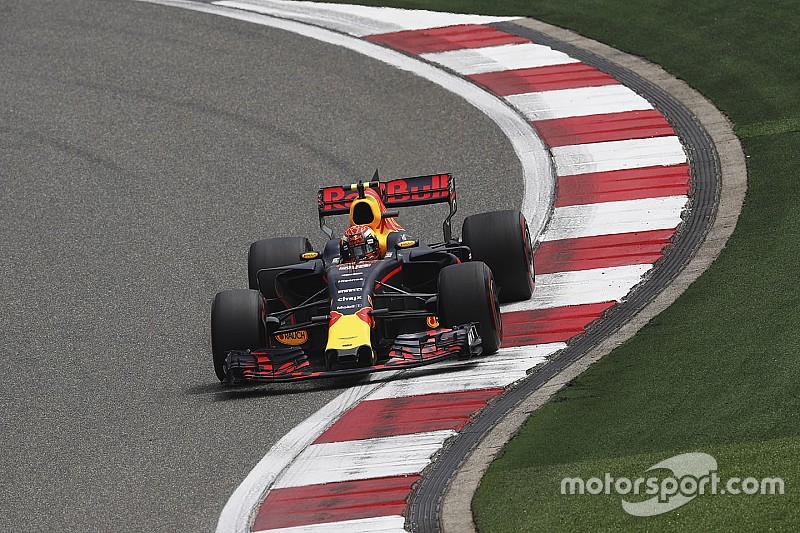 F1 in China: Max Verstappen im Qualifying von Renault ausgebremst