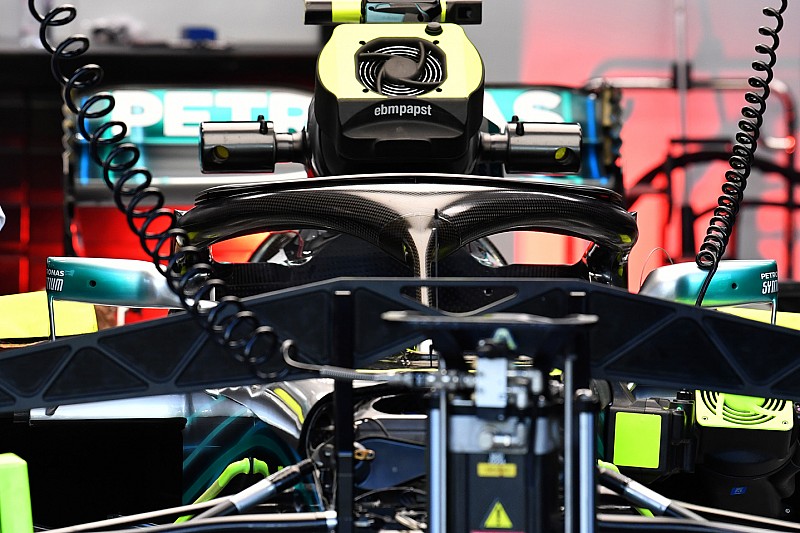 Mercedes: Bottas fa gli esperimenti e prova l'Halo con tre soffiaggi sull'aureola