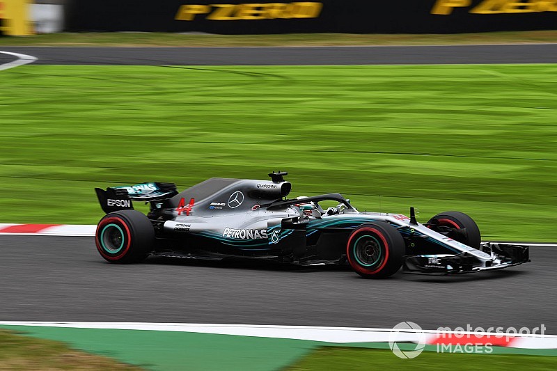 F1 Hamilton festeggia l'80esima pole in Giappone disastro Ferrari