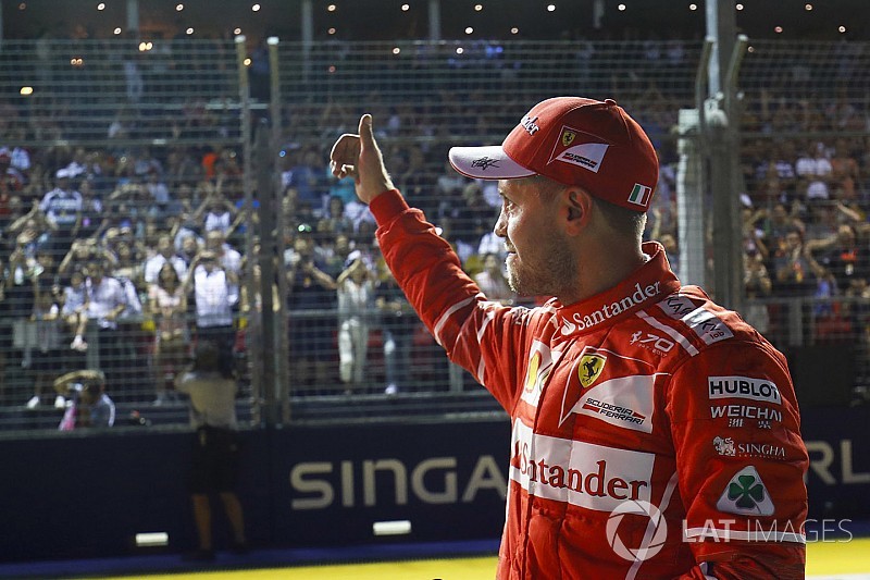 Vettel nyerte a szingapúri időmérőt a két Red Bull előtt: elfogyott a Mercedes