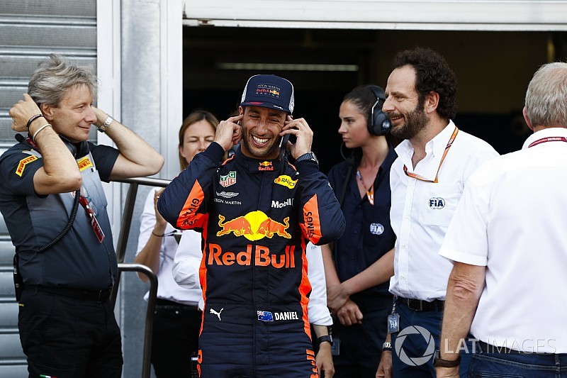 Ricciardo: c'è stata la telefonata di Mateschitz che allunga il contratto