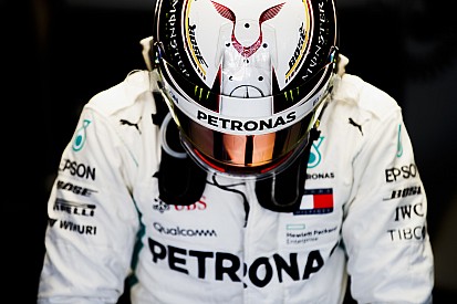 Quebra põe fim a sequência de GPs concluídos de Hamilton