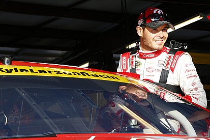Larson leads second Cup practice at Chicagoland
