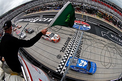Larson puso el show en Bristol, pero la victoria no se le dio