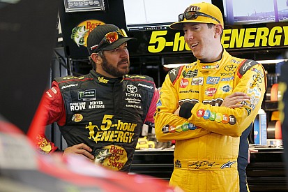 Kevin Harvick, Kyle Busch y Martin Truex Jr, sin rivales en la Copa