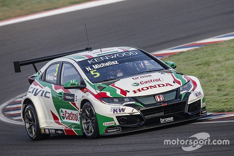 Festejo de Michelisz en un 1-2 de Honda en la Main Race en Termas