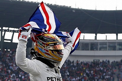 Hamilton sofre, mas leva tetra no México; Verstappen vence