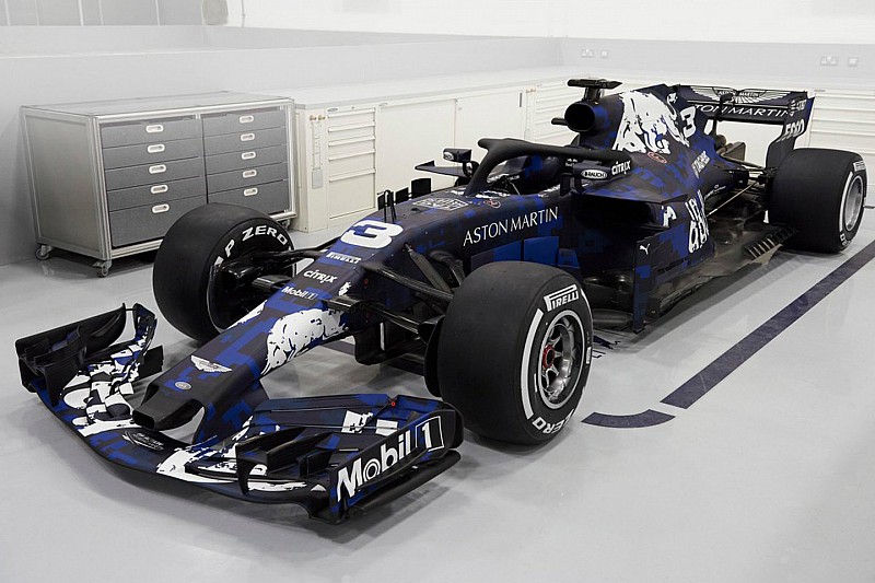 Com pintura provisória, Red Bull apresenta carro de 2018