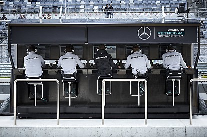 FIA переглянула обмеження на радіопереговори