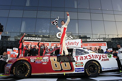 Elliot supera a Logano en apertura de Xfinity; Daniel Suárez, octavo