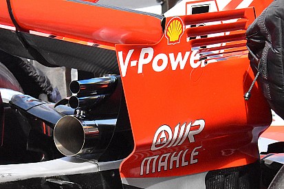 Ferrari: i due scarichi della wastegate sono stati montati uno sull'altro