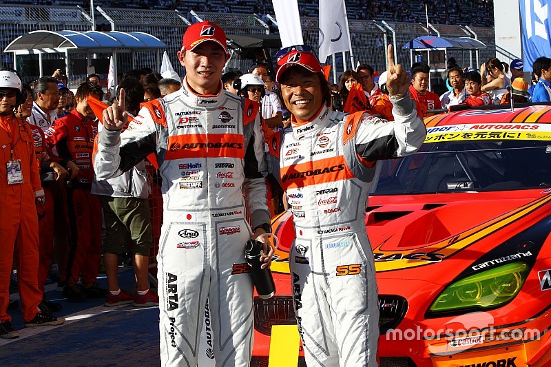 スーパーGT第5戦富士決勝(GT300):55号車ARTAが僅か0.1秒差で21号車を抑え優勝