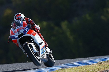 Trek favorit, Lorenzo nyaman melibas Jerez