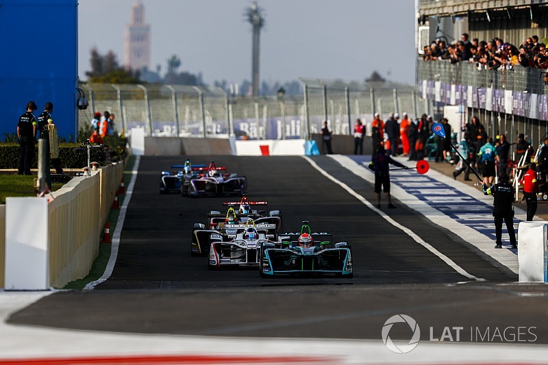La FIA serre la vis sur les arrêts au stand