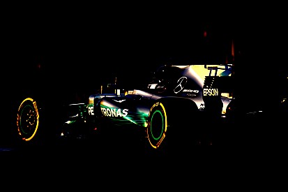 Mercedes опубликовала тизер новой машины