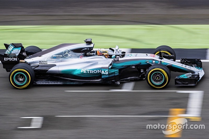 Видео: ураган на презентации Mercedes