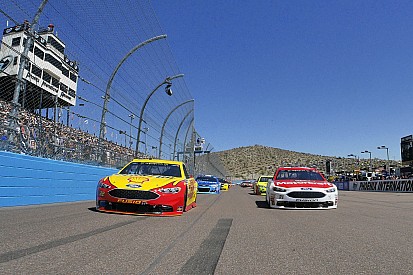 Logano domina la primera etapa en Phoenix