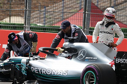 Hamilton no cree que Mercedes falle por la presión de Ferrari