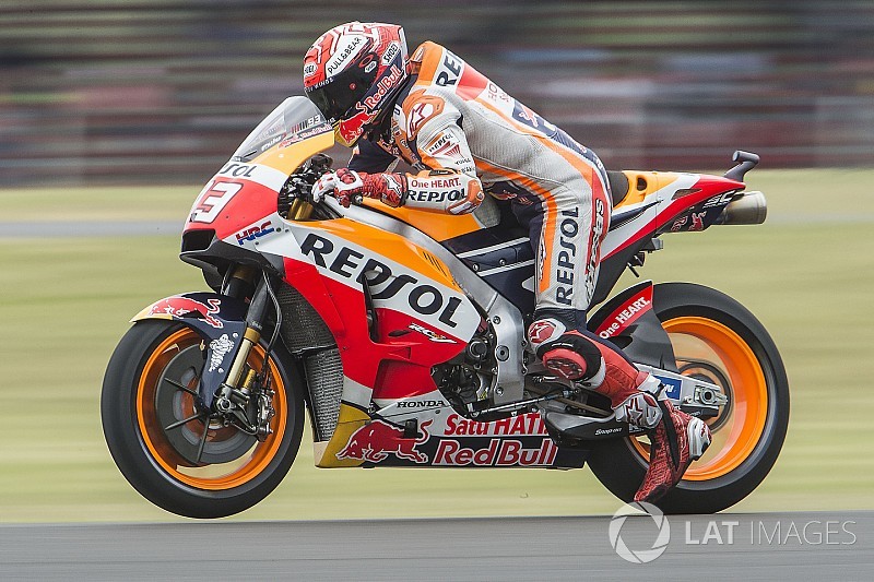 EL4 - Márquez atomise la concurrence sur le mouillé !