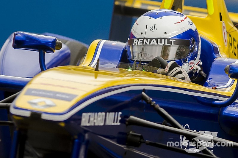 London ePrix: Prost memimpin, Frijns tabrakan di sesi latihan pertama