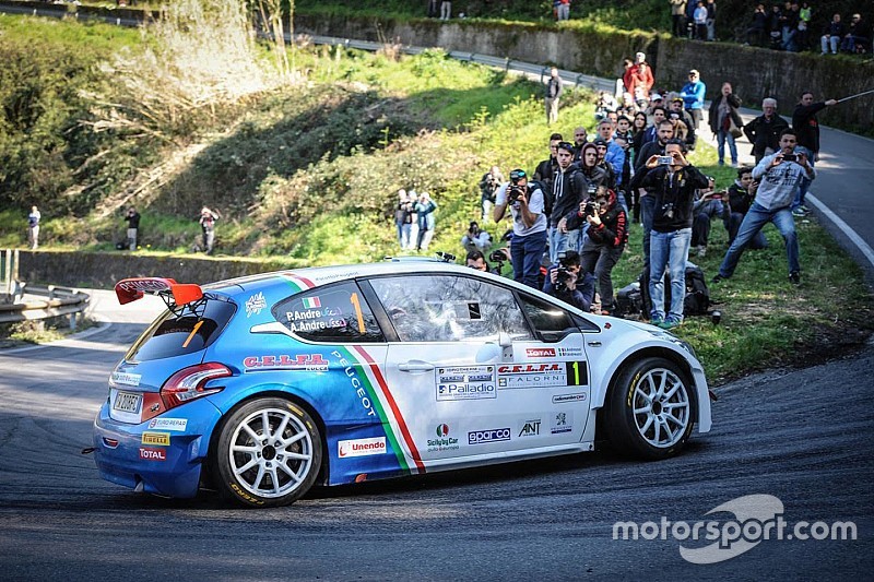 Alla prima assistenza la Peugeot 208 T16 R5 di Ucci/Ussi conduce su Basso e Scandola