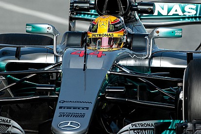 Hamilton: "El coche parece mil veces mejor que los demás"
