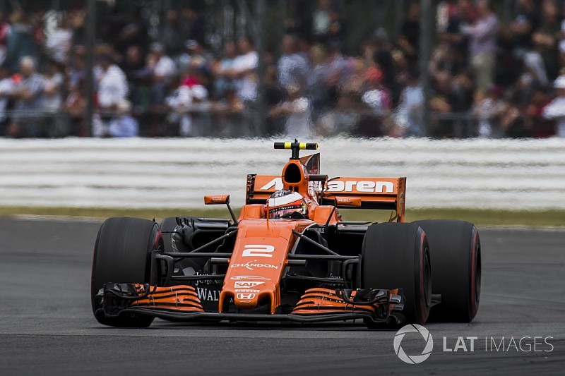 McLaren, Pirelli'nin 2018 lastiklerini test ediyor