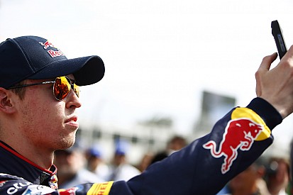 Daniil Kvyat celebra cumpleaños y estrena libro