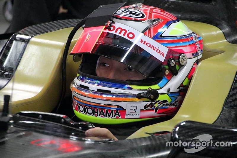 Une équipe teste un système d'affichage innovant en Super Formula