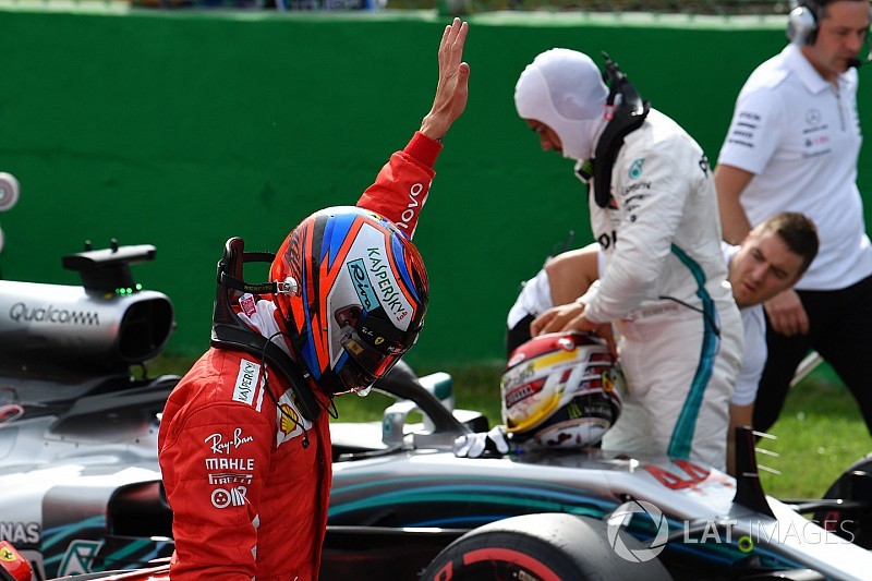 Mercedes, Ferrari'nin pole'ünü