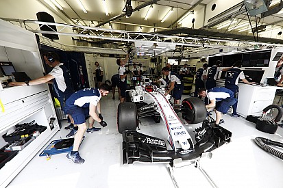Williams beri kesempatan fans menginap di garasi