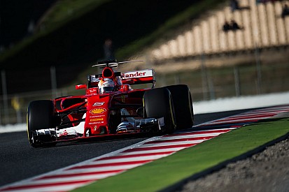 Ferrari, y no Mercedes, es el favorito, dice Hamilton