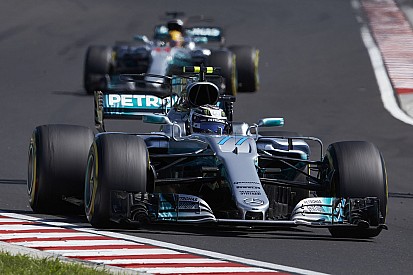 Hamilton dice que Hungría lo motivó a para estar "siempre" delante de Bottas