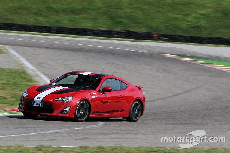 Toyota Driving Academy, a spasso con i campioni