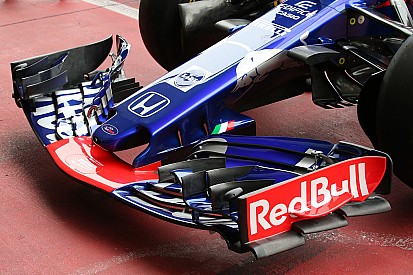 Duplán fúj a Toro Rosso első szárnya