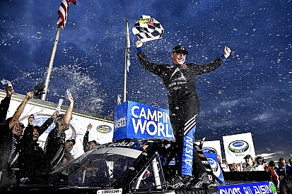 Moffitt aproveita vacilo de Kyle Busch e vence em Atlanta