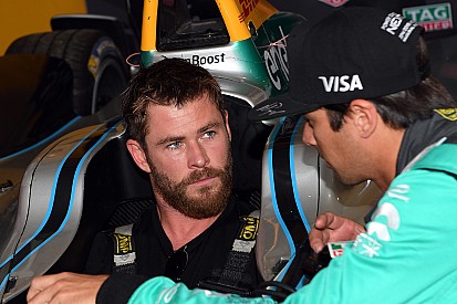 Indy 500'de yeşil bayrağı Rush filminin "Hunt'ı Hemsworth sallayacak