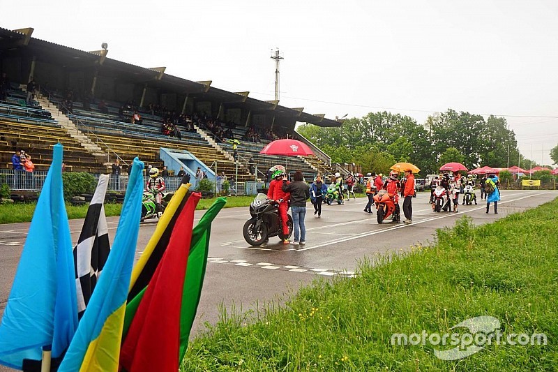 Перший етап UASBK почався дощовими та змішаними заїздами