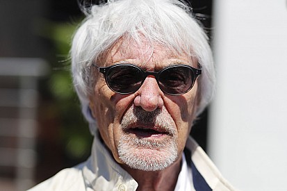 Ecclestone, Ferrari ve Vettel'in şampiyonluğunu destekliyor