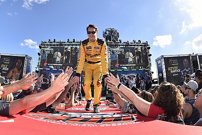 Landon Cassill joins StarCom Racing for Martinsville