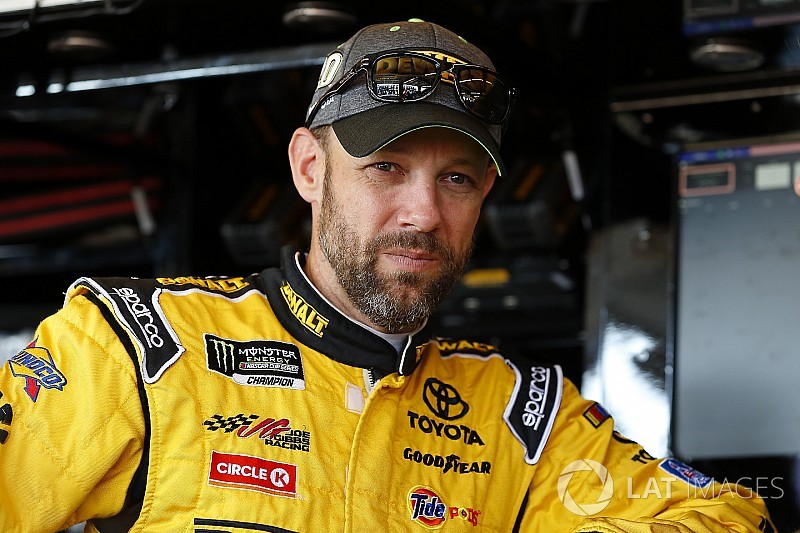 Matt Kenseth leads clean opening practice at Dover