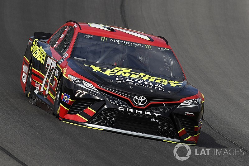 El novato Erik Jones logra su primera pole en la NASCAR Cup